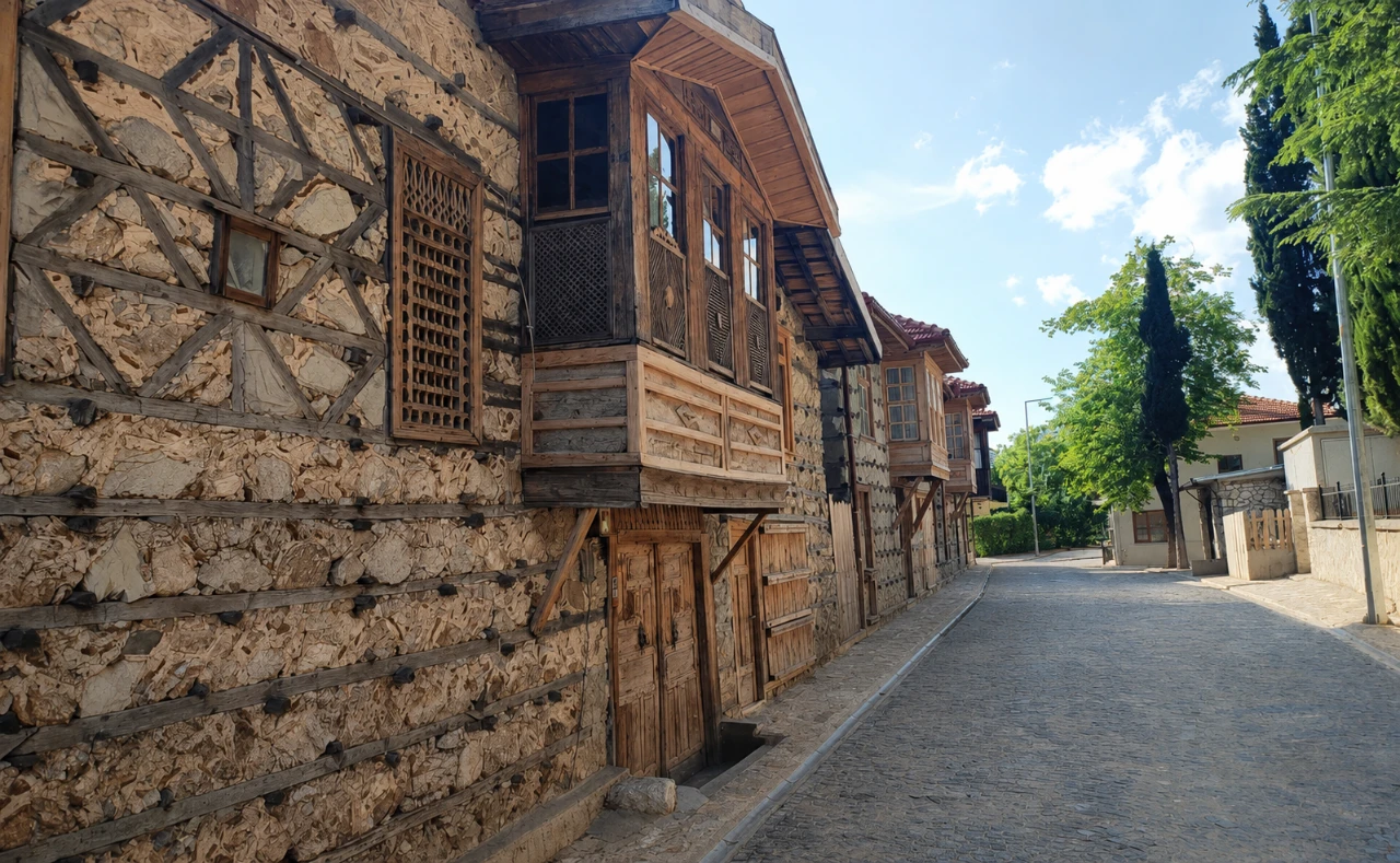 Altınbeşik Cave & Ormana Button Houses Village Tour from Side - Image 2